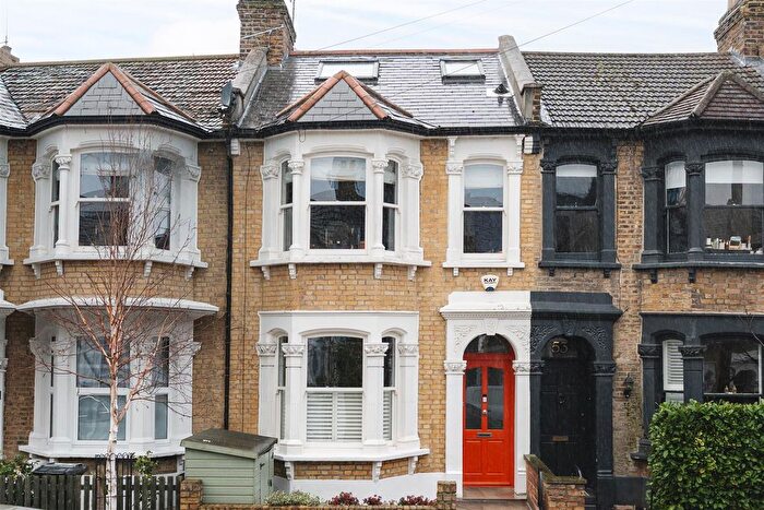 4 Bedroom Property For Sale In Roding Road, Hackney, E5