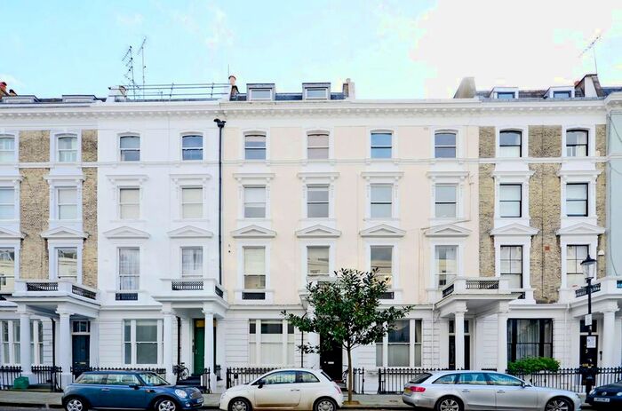 2 Bedroom Flat To Rent In Arundel Gardens, Westbourne Grove, London, W11