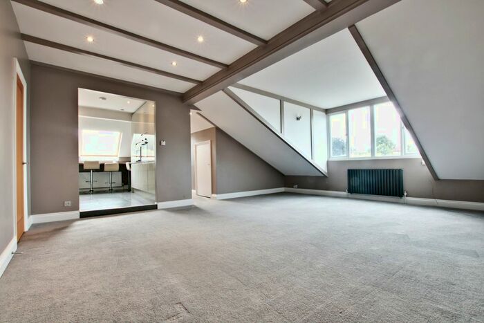 2 Bedroom Flat To Rent In Bromley Avenue, Bromley, BR1