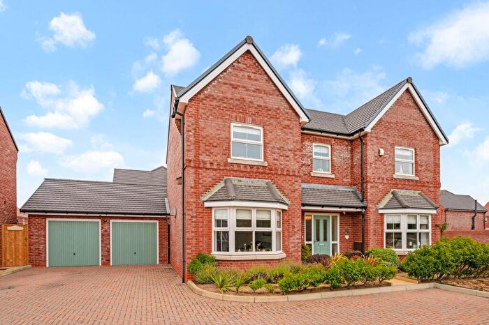 4 Bedroom Detached House For Sale In Hornbeam Walk, Bracklesham Bay, West Sussex, PO20