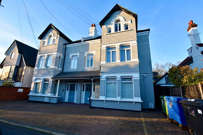2 Bedroom Flat To Rent In - Ashdown Road, Epsom, KT17