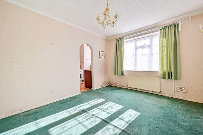 2 Bedroom Semi-Detached House For Sale In Sundew Avenue, Shepherd's Bush, London, W12
