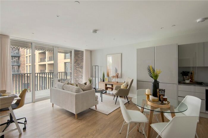 2 Bedroom Flat To Rent In Greyhound Parade, Wimbledon Grounds, London, SW17