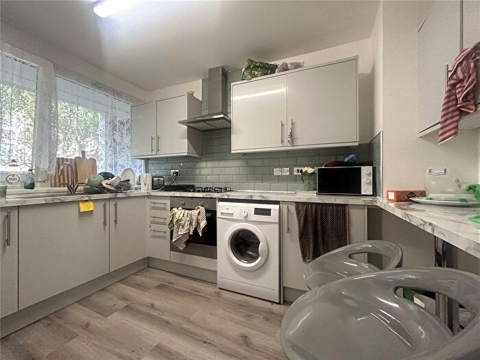 4 Bedroom Property To Rent In Bemerton Estate, London, London, N1