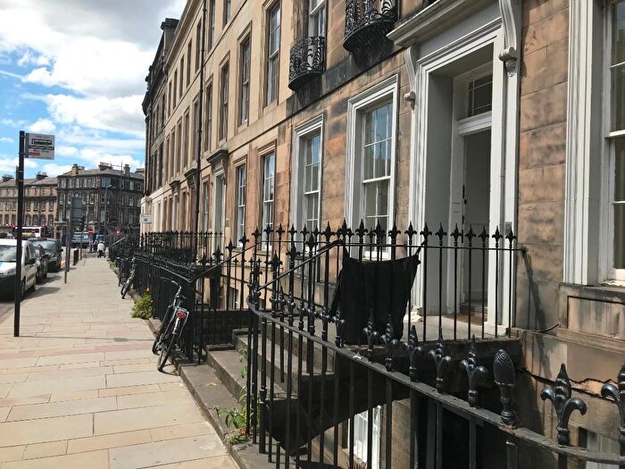 4 Bedroom Flat To Rent In Torphichen Street, West End, Edinburgh, EH3