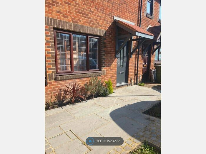 3 Bedroom End Of Terrace House To Rent In Pear Close, London, SE14