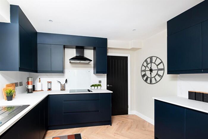 5 Bedroom Semi-Detached House For Sale In Symers Street, Dundee, DD3