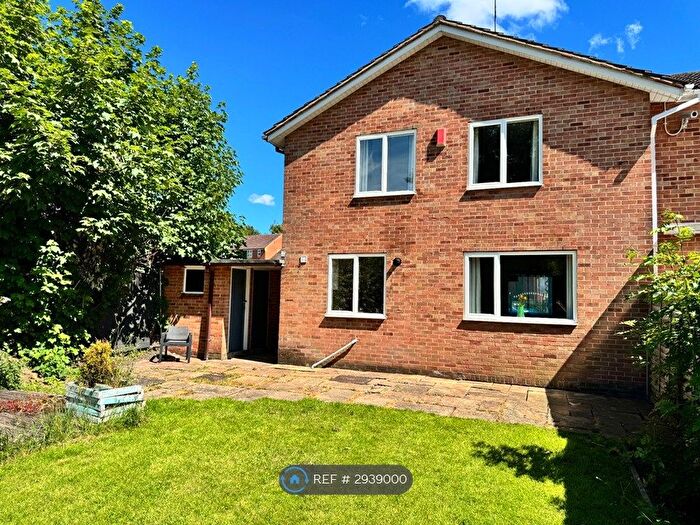 3 Bedroom Semi-Detached House To Rent In Bucks Hill, Nuneaton, CV10