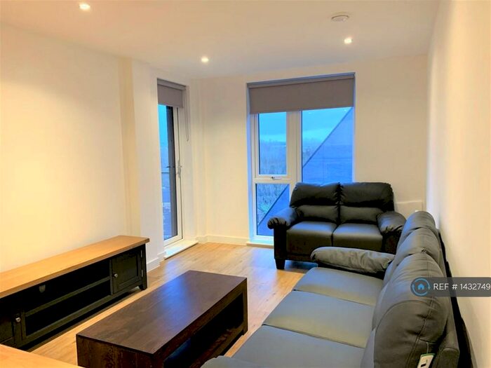 2 Bedroom Flat To Rent In The Plaza Advent Way Manchester, Manchester, M4