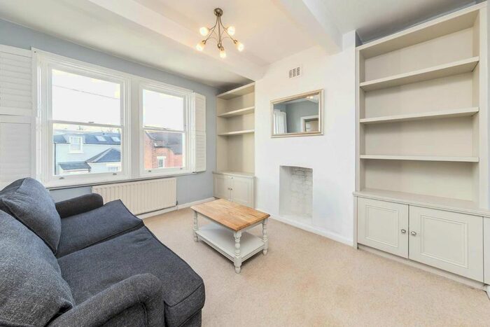 2 Bedroom Flat To Rent In Brayburne Avenue, London, SW4