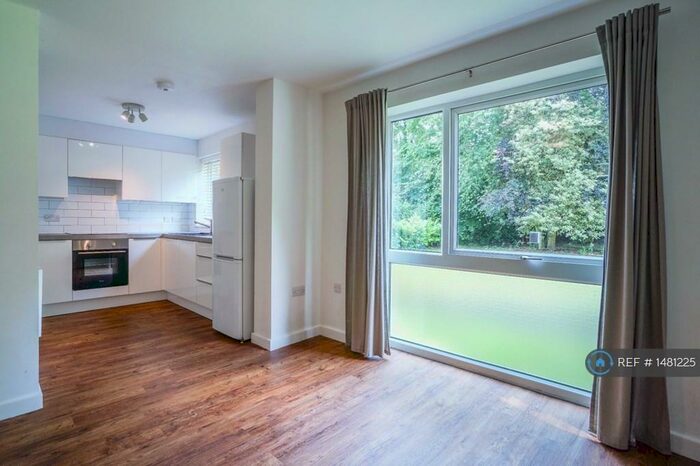 1 Bedroom Flat To Rent In Barry Court, Manchester, M20