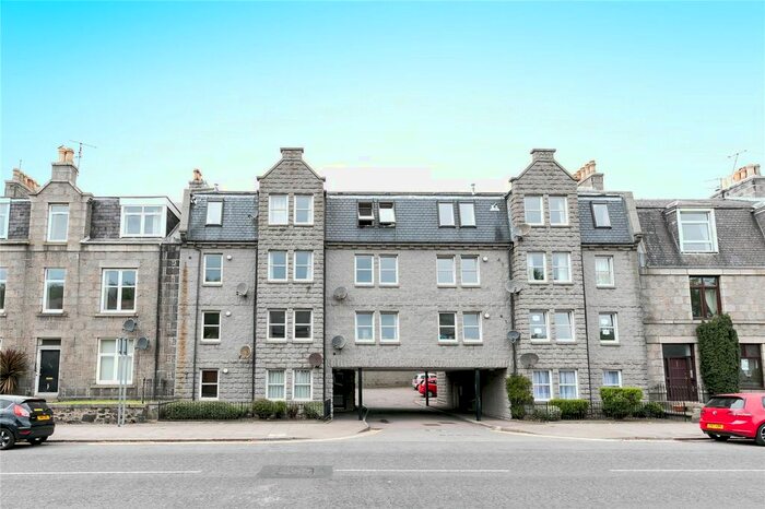 2 Bedroom Flat To Rent In A Holburn Street, Aberdeen, Aberdeenshire, AB10