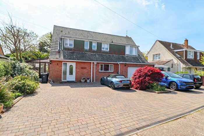 5 Bedroom Detached House For Sale In St Helens Road, Hayling Island, PO11