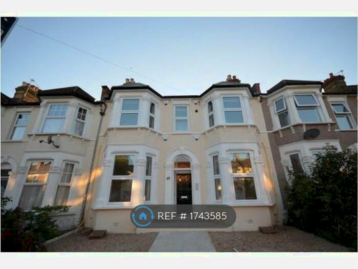 2 Bedroom Flat To Rent In C Broadfield Road, London, SE6