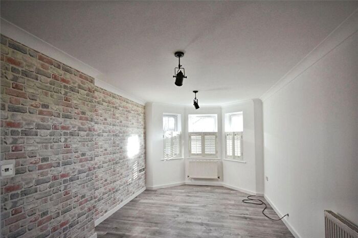 1 Bedroom Flat To Rent In Stoneleigh Court, Reading, Berkshire, RG7