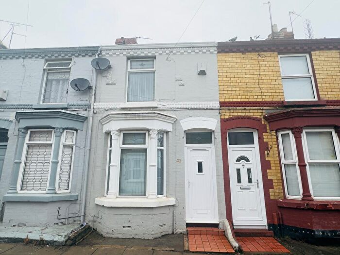 2 Bedroom Terraced House To Rent In Sunlight Street, L6