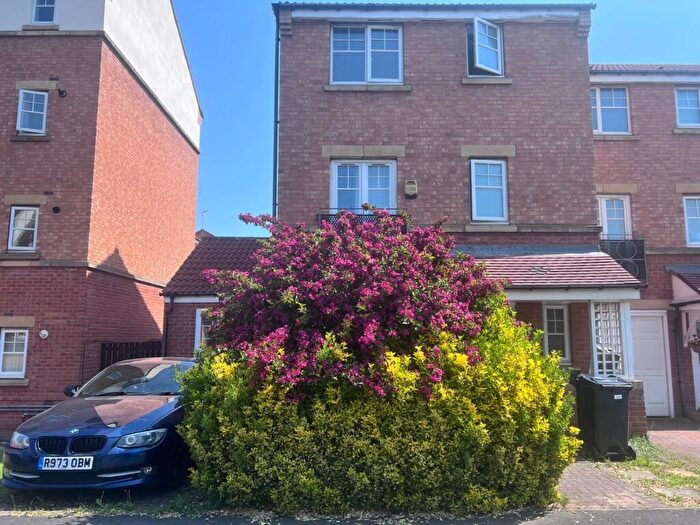 7 Bedroom Town House For Sale In Ovett Gardens, Gateshead, NE8