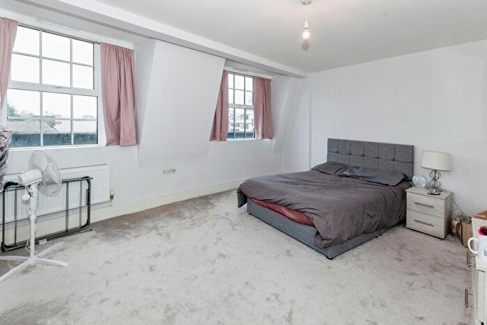 1 Bedroom Flat For Sale In High Street, Slough, SL1