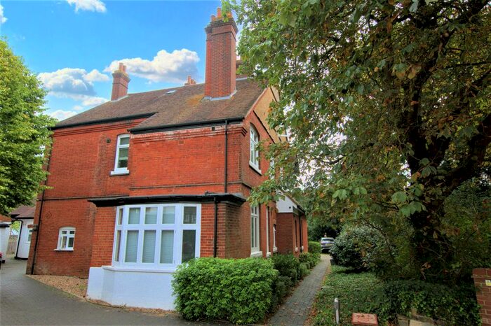 2 Bedroom Flat To Rent In Althorp Road, St.Albans, AL1