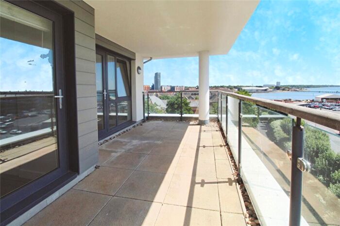 2 Bedroom Flat For Sale In Ocean Way, Southampton, Hampshire, SO14