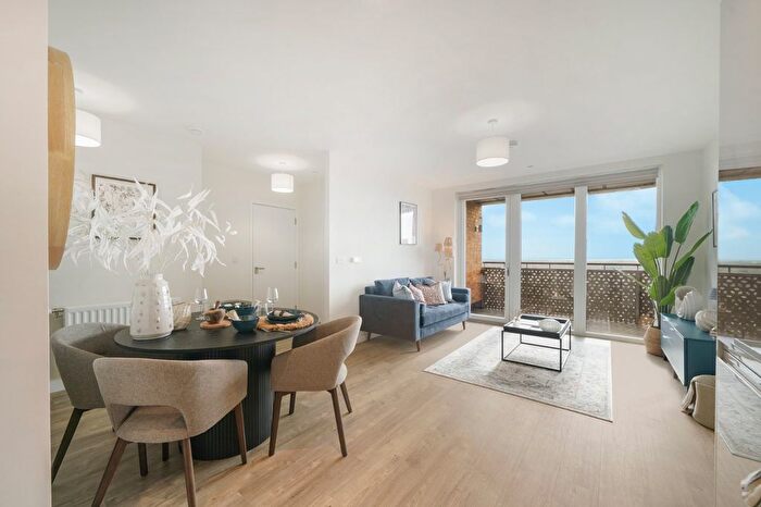 1 Bedroom Flat To Rent In Elmsleigh Road, Staines-Upon-Thames, TW18