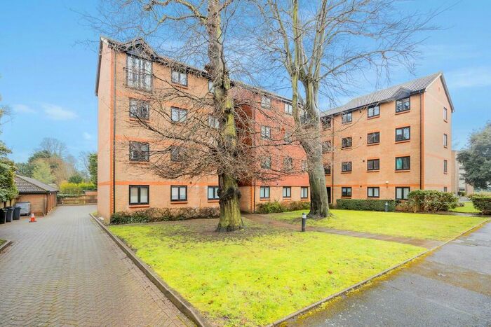 2 Bedroom Apartment To Rent In Adams Close, Surbiton, KT5