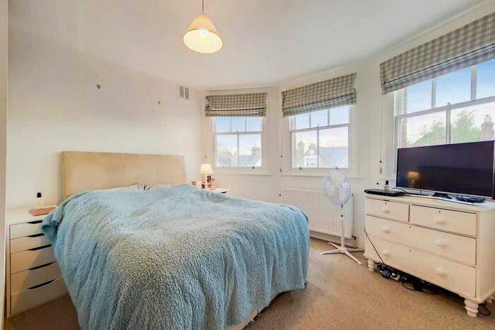 2 Bedroom Flat To Rent In Telford Avenue, Streatham Hill, London, SW2