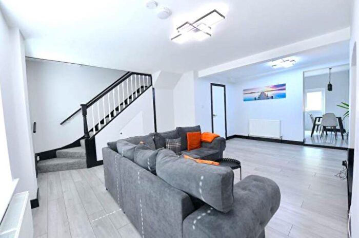 3 Bedroom Terraced House To Rent In Edgware, Barnet, HA8