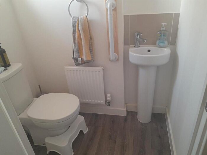 2 Bedroom Semi-Detached House For Sale In Edwards Drive, Fair Oak, SO50