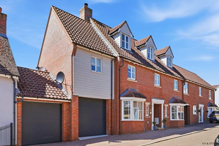 6 Bedroom Semi-Detached House To Rent In Flitch Green, Dunmow, Essex, CM6