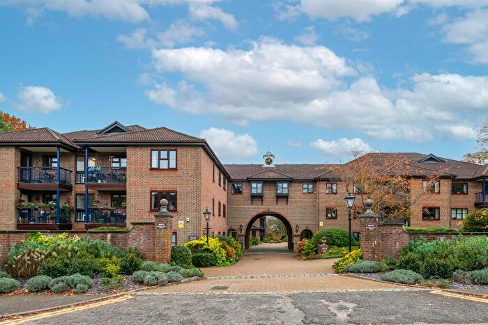 1 Bedroom Flat For Sale In Wraymead Place, Wray Park Road, Reigate, Surrey, RH2