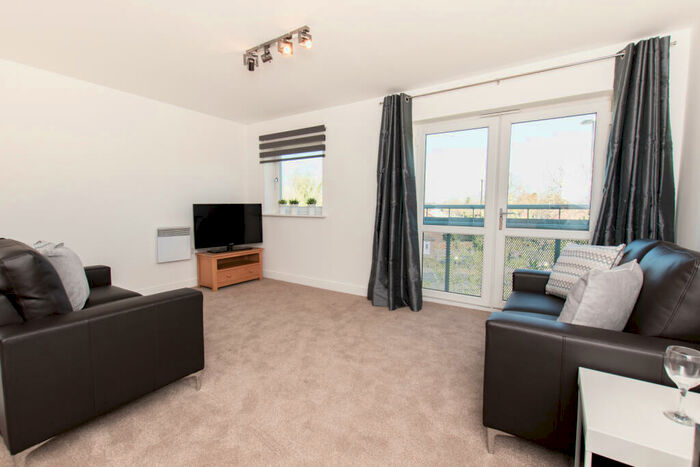 2 Bedroom Flat To Rent In Trafalgar Gardens, Three Bridges, Crawley, RH10