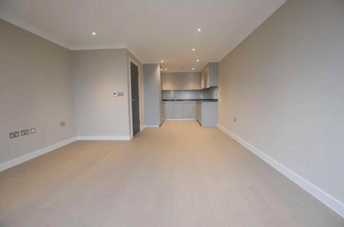 3 Bedroom Flat To Rent In Bellham Court, London, NW4
