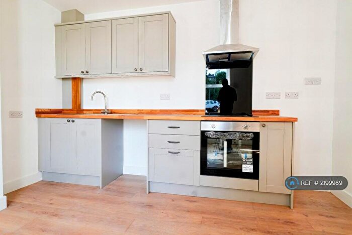 1 Bedroom Flat To Rent In Birds Royd Lane, Brighouse, HD6