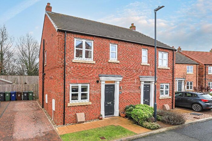 3 Bedroom Semi-Detached House For Sale In The Hedgerows, DN14