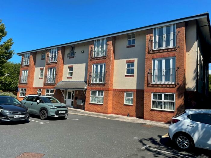 2 Bedroom Flat To Rent In Hillcrest Court, Wallasey, Wirral, CH44