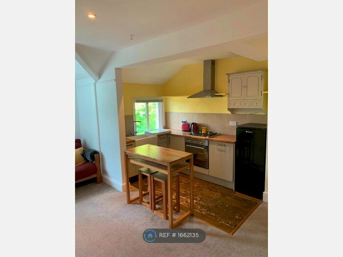 2 Bedroom Flat To Rent In Altenburg Gardens, London, SW11