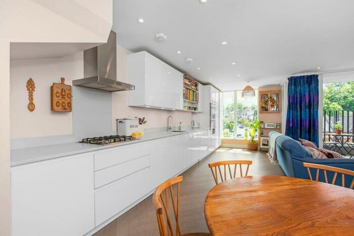 2 Bedroom Apartment To Rent In Gipsy Road, West Norwood, London, SE27