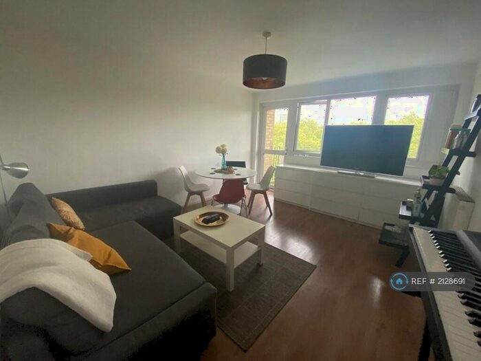 2 Bedroom Flat To Rent In Arica House, London, SE16