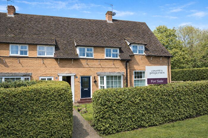 3 Bedroom Terraced House For Sale In Ingles, Welwyn Garden City, AL8