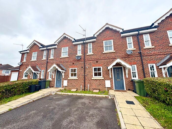 3 Bedroom Terraced House For Sale In Percy Road, Guildford, GU2