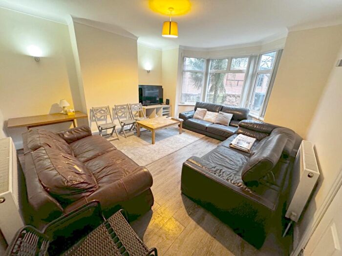 7 Bedroom House To Rent In St. Michaels Lane, Leeds, West Yorkshire, LS6