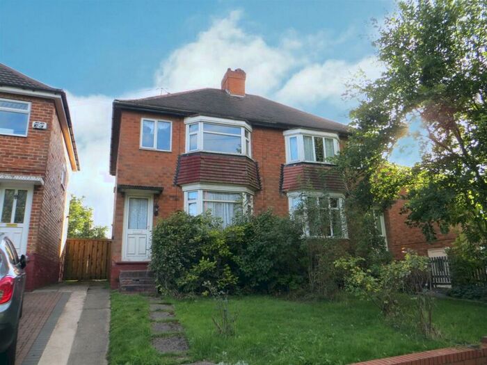 3 Bedroom Semi-Detached House To Rent In Tessall Lane, B31