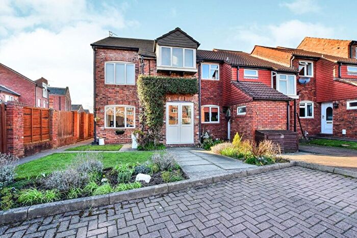 3 Bedroom Apartment For Sale In St. James Drive, Wilmslow, Cheshire, SK9