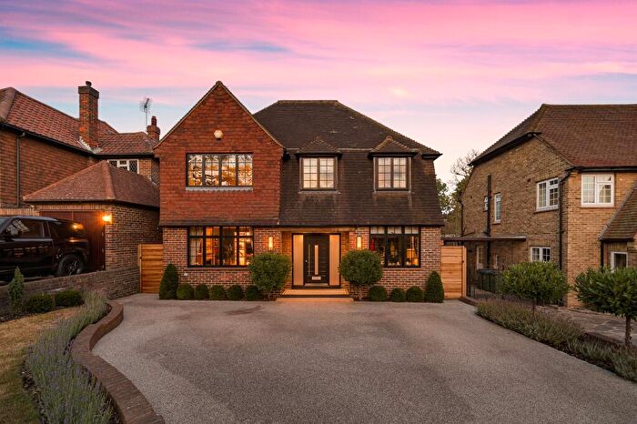 4 Bedroom Detached House For Sale In Fairoak Drive, Eltham, London, SE9