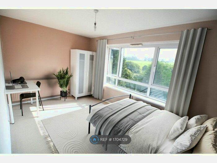 3 Bedroom Flat To Rent In Buffett Way, Colchester, CO4