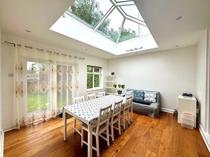 4 Bedroom Bungalow To Rent In Wentworth Road, Barnet, EN5