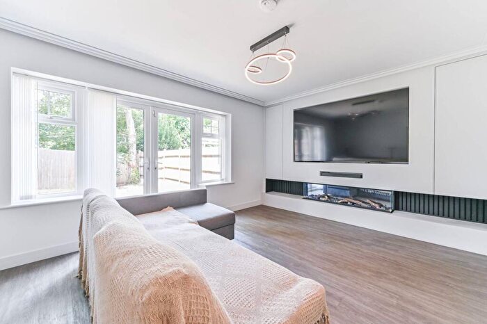 3 Bedroom Semi Detached House For Sale In Harewood Road, South Croydon, South Croydon, CR2