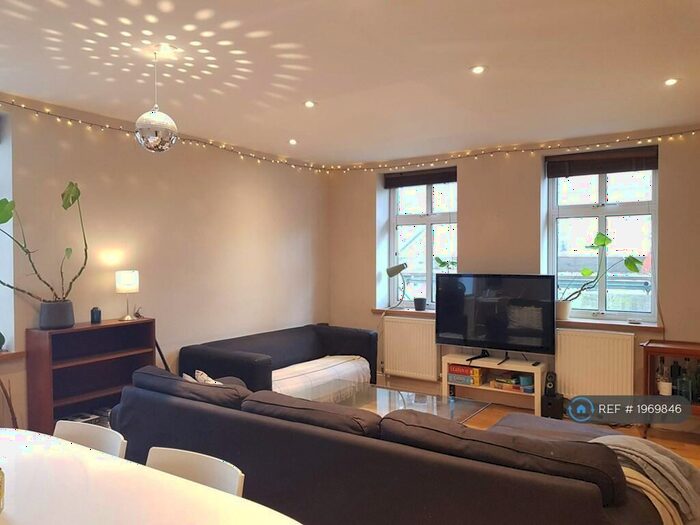 3 Bedroom Flat To Rent In Richmond Grove, London, N1