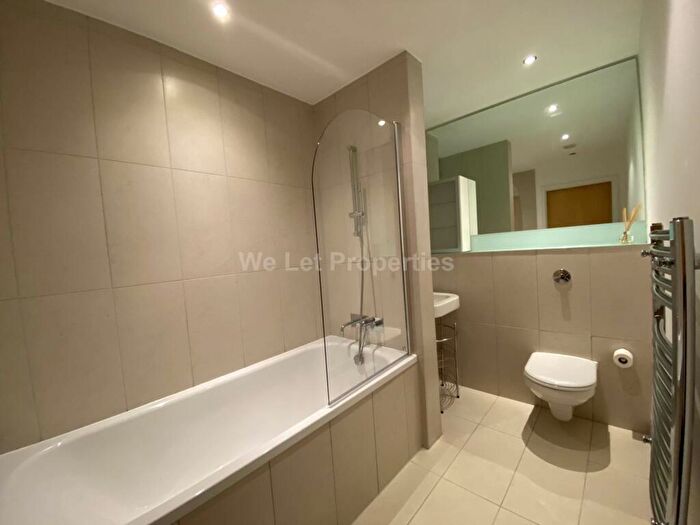 2 Bedroom Apartment To Rent In Rossetti Place, Lower Byrom Street, M3